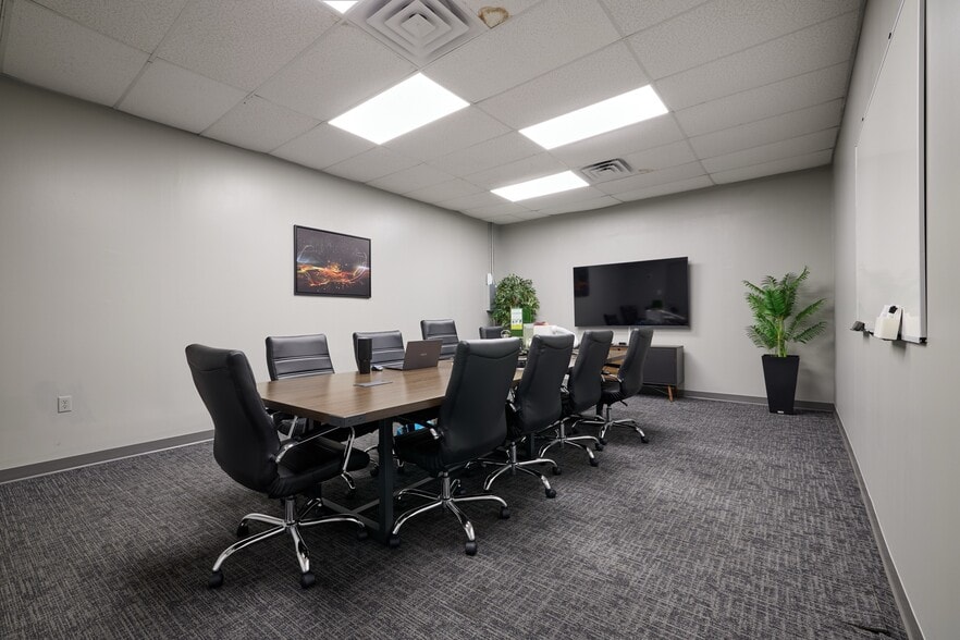 More Photos Of 2507 Investors Row, Orlando Distribution For Lease