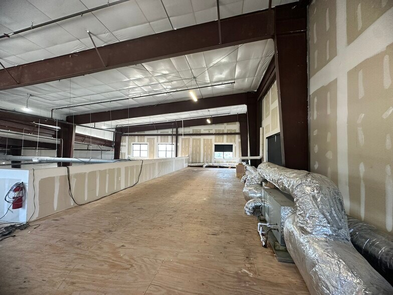 More Photos Of 174 W Stave Mill Rd, Rogers Self Storage For Lease