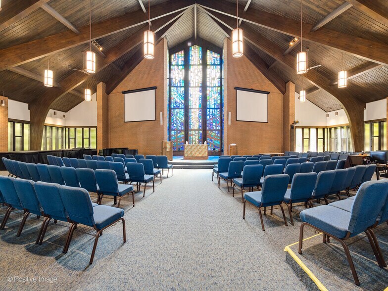 More Photos Of 47 Church St, Lake Zurich Religious Facility For Sale