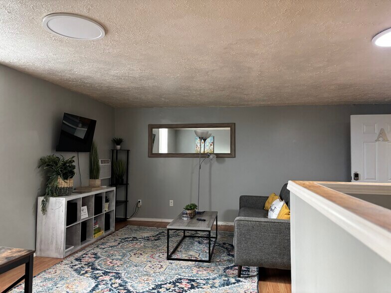 More Photos Of 206 W Main St, Mc Arthur Flex For Sale