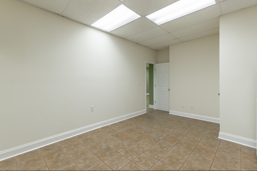 More Photos Of 403 Chickamauga Ave, Rossville Loft Creative Space For Lease