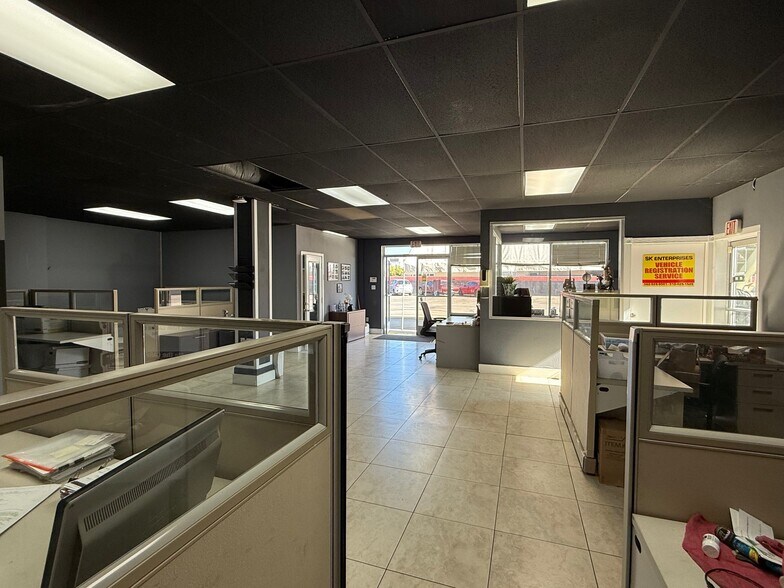 More Photos Of 9624-9626 Artesia Blvd, Bellflower Auto Dealership For Lease