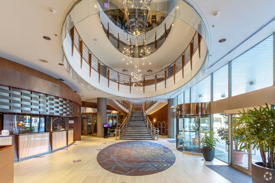 More Photos Of 8181 Cambie Rd, Richmond Hotel For Sale