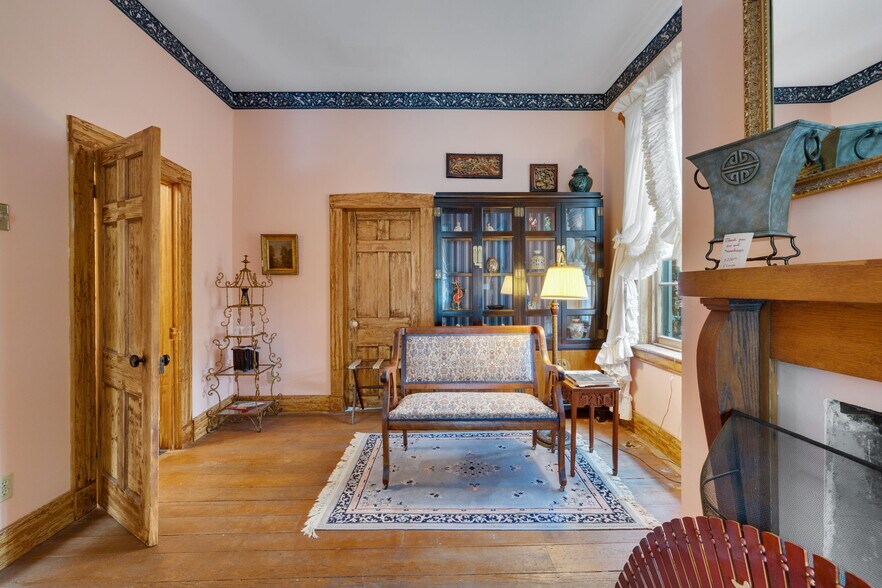 More Photos Of 146 S 3rd St, Ste Genevieve Hospitality For Sale