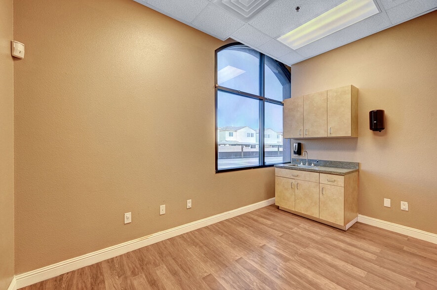 More Photos Of 3940 W Ann Rd, North Las Vegas Medical For Lease