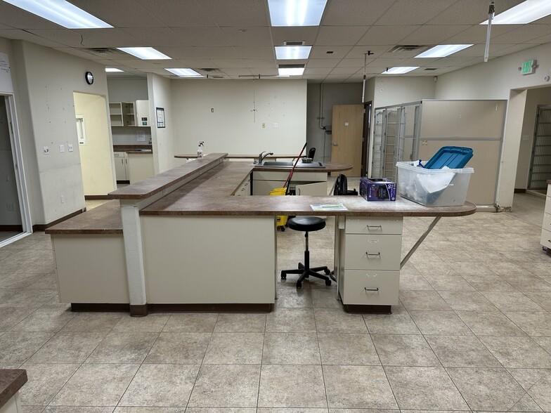 More Photos Of 1640-1670 North Ave, Grand Junction Veterinarian Kennel For Sale