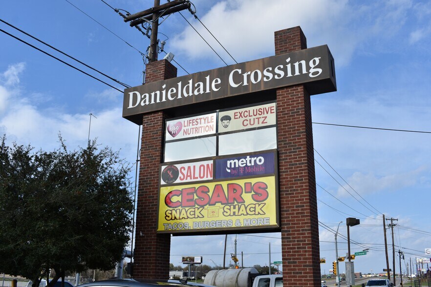 More Photos Of 434-450 E Highway 67, Duncanville General Retail For Sale