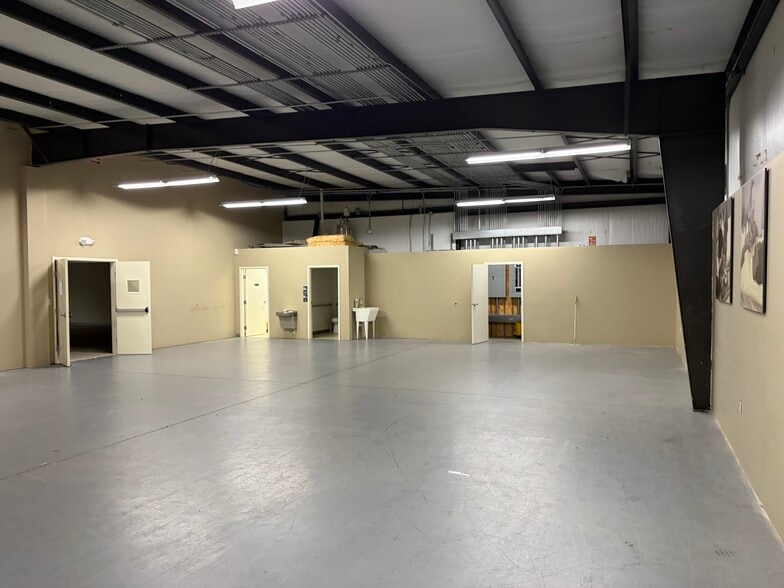 More Photos Of 310 Hartsville Crossing Blvd, Hartsville Freestanding For Sale