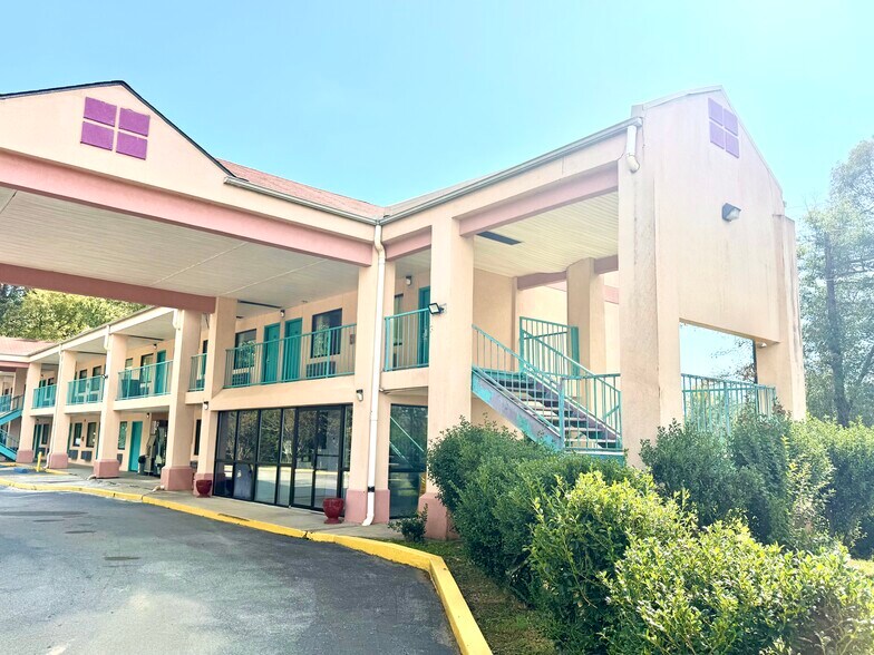 More Photos Of 547 Archusa Ave, Quitman Hotel For Sale