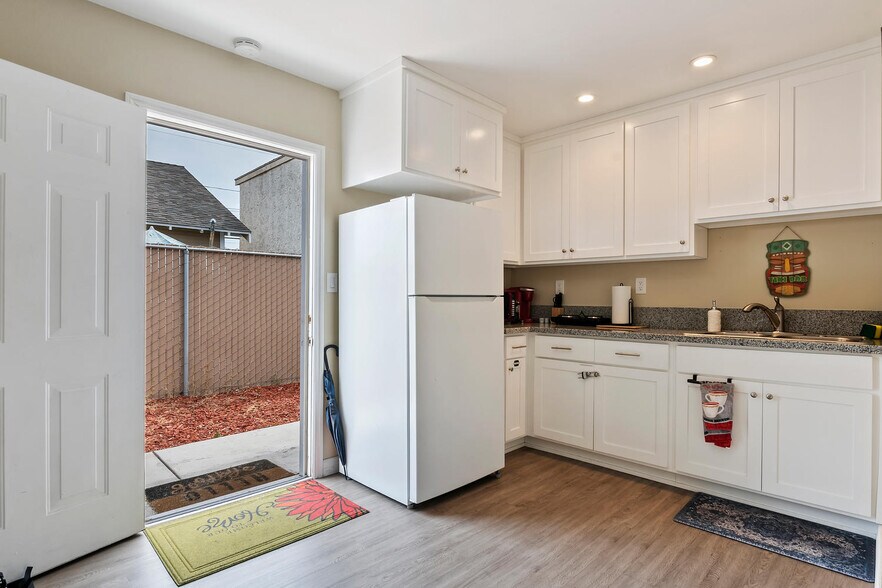 More Photos Of 1910 W Lincoln St, Long Beach Multifamily For Sale