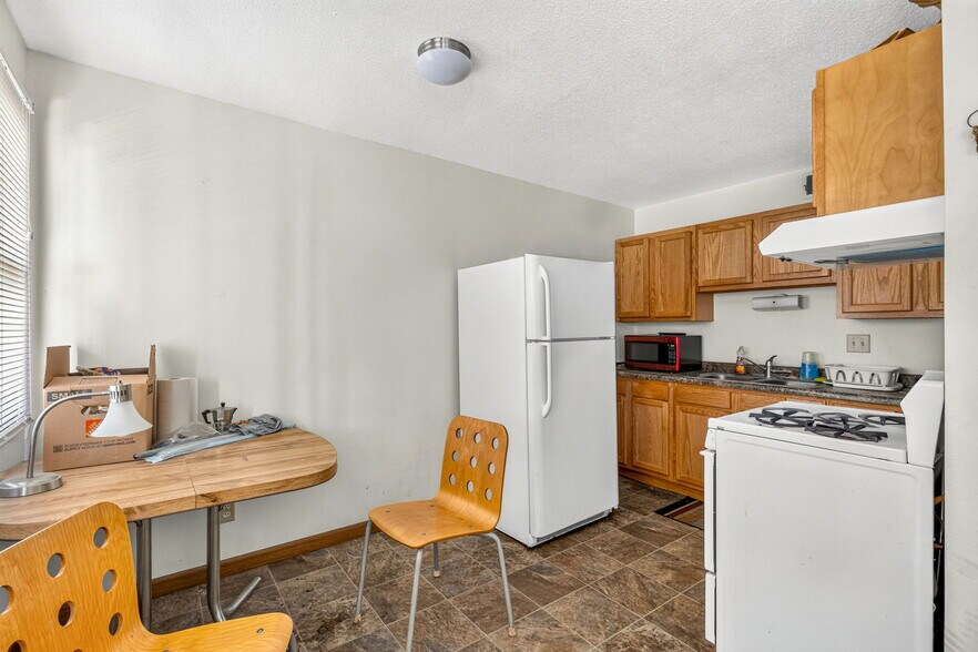 More Photos Of 875-885 25th St, Lincoln Apartments For Sale