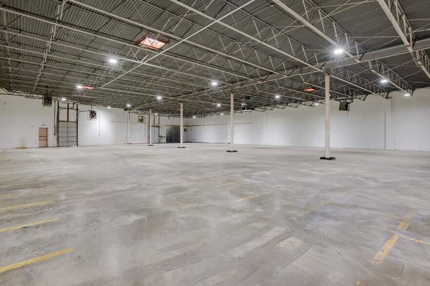 More Photos Of 1241-1243 Majesty Dr, Dallas Warehouse For Lease