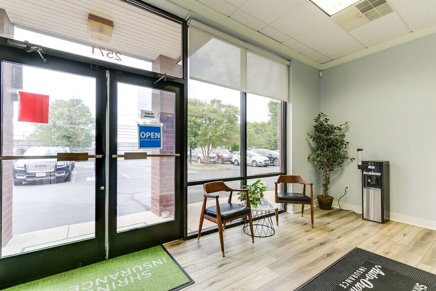 More Photos Of 2571 Homeview Dr, Henrico Medical For Lease