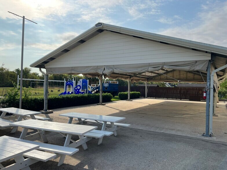 More Photos Of 4309 Young St, Pasadena General Retail For Sale