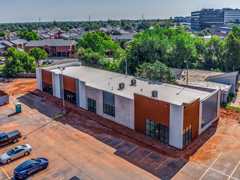 More Photos Of 4235 NW Expressway, Oklahoma City General Retail For Lease