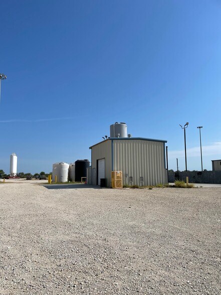 More Photos Of 586 County Road 429, Pleasanton Industrial For Sale