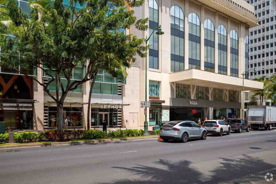 More Photos Of 2250 Kalakaua Ave, Honolulu Restaurant For Lease