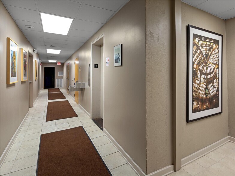 More Photos Of 51 College St, Asheville Storefront Retail Office For Lease