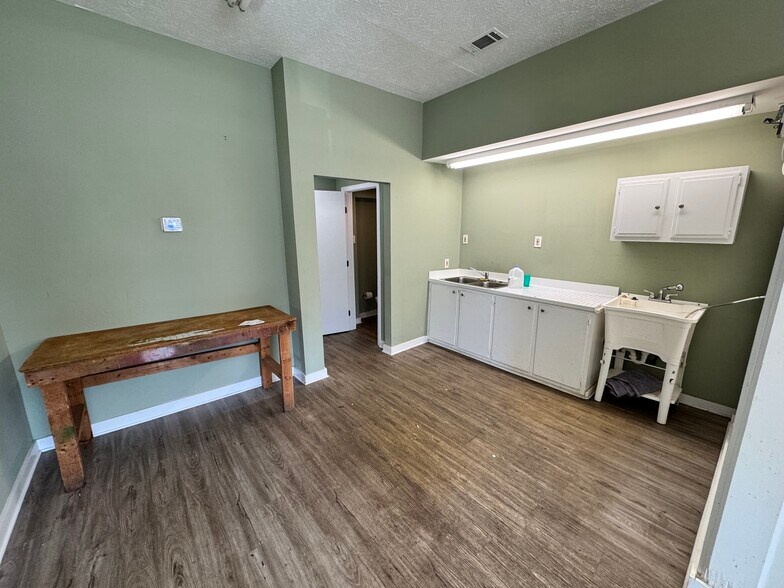 More Photos Of 8 N Clarendon Ave, Avondale Estates Freestanding For Lease