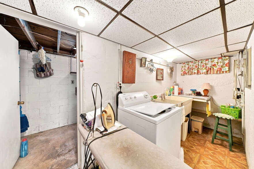 More Photos Of 1519 Renton Rd, Pittsburgh Funeral Home For Sale