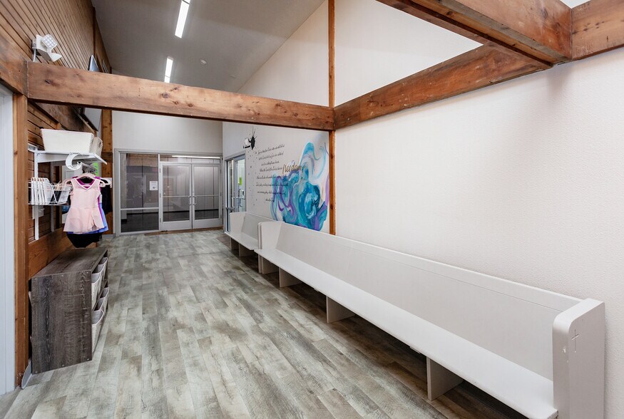 More Photos Of 1380 NE 66th Ave, Des Moines Flex For Sale