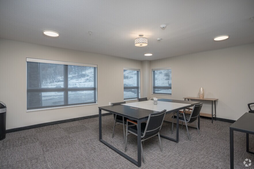 More Photos Of 2300 Hastings Ave, Newport Apartments For Lease