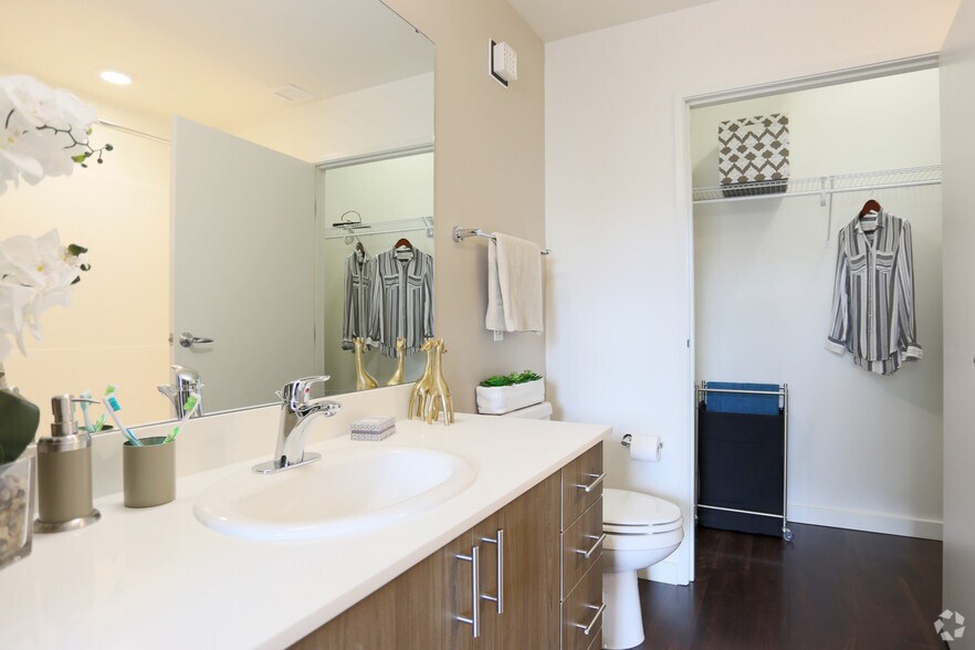 More Photos Of 1221 SW 11th Ave, Portland Apartments For Lease