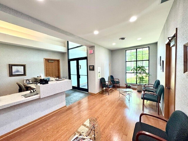 More Photos Of 3400 N Rockton Ave, Rockford Office For Lease