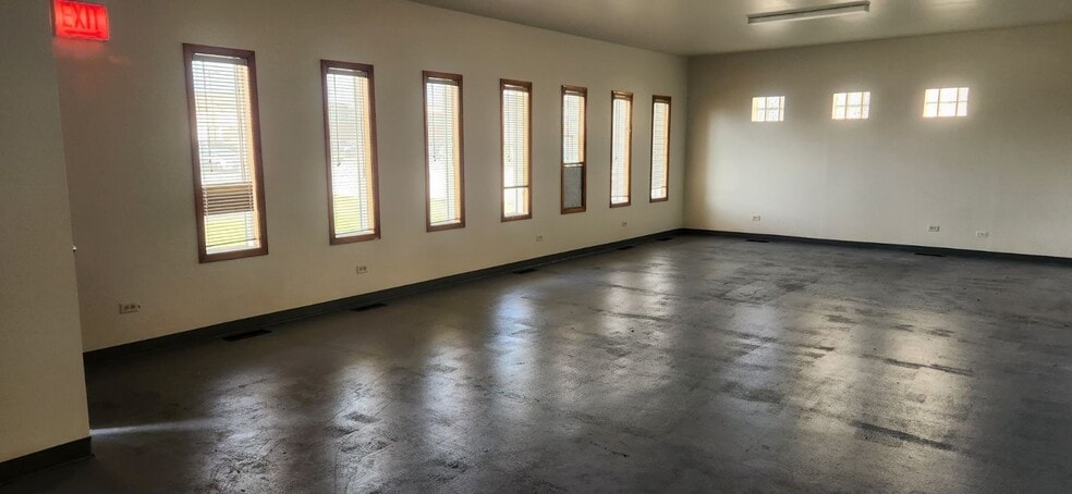 More Photos Of 11743 S Mayfield Ave, Alsip Warehouse For Lease