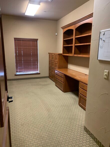 More Photos Of 1511 W McDermott Dr, Allen Medical For Sale