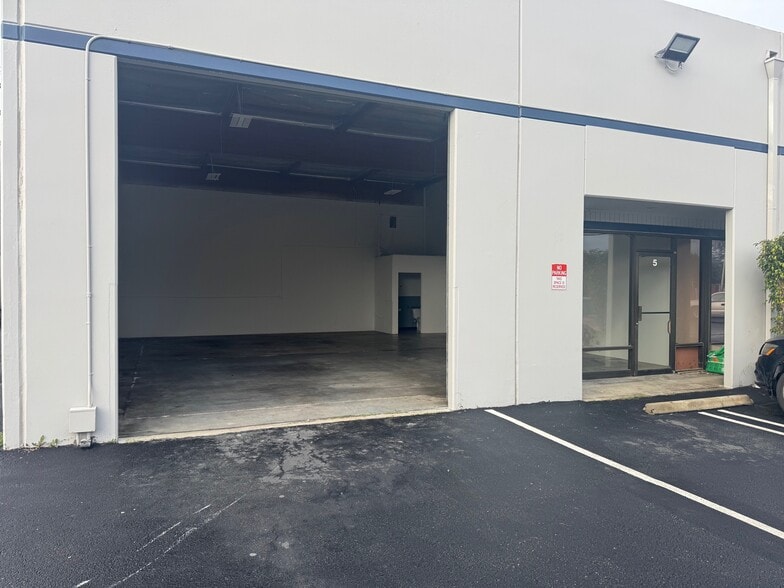 More Photos Of 16372 Construction Cir E, Irvine Warehouse For Lease