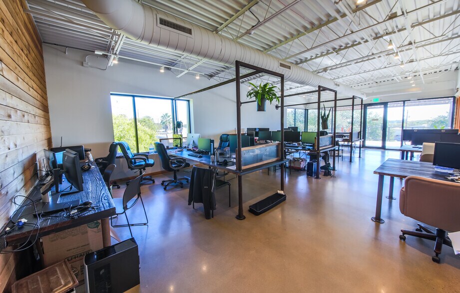 More Photos Of 5540 N Lamar Blvd, Austin Loft Creative Space For Lease