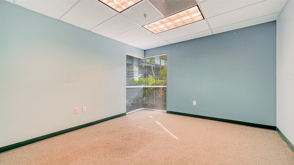 More Photos Of 7316-7320 Delainey Ct E, Sarasota Office Residential For Sale