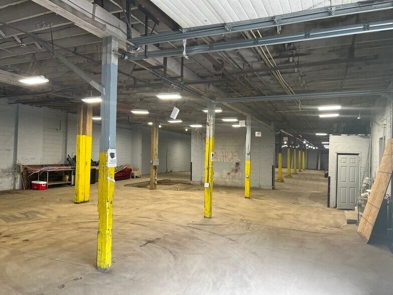 More Photos Of 3501 37th St, Mount Rainier Contractor Storage Yard For Lease
