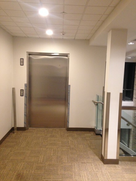 More Photos Of 92-94 Walnut St, Saugus Office For Sale