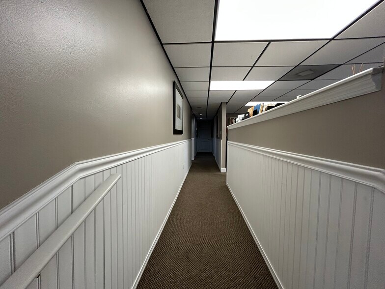 More Photos Of 223 Lithia Pinecrest Rd, Brandon Office For Sale