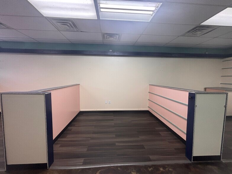 More Photos Of 928 S Park St, Carrollton Storefront Retail Office For Lease