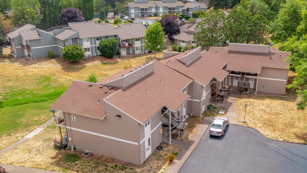 More Photos Of 2048 NE Highway 99W, McMinnville Apartments For Sale