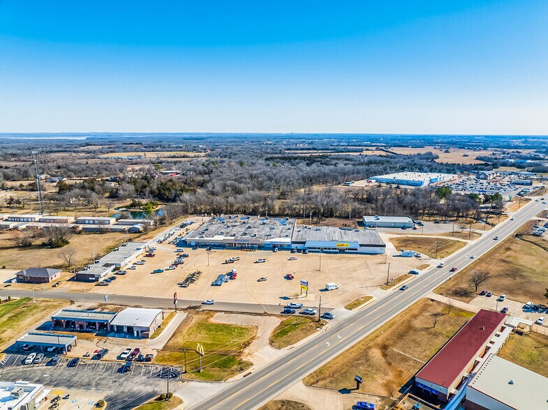 More Photos Of 1601-1623 E Jackson St, Hugo General Retail For Sale