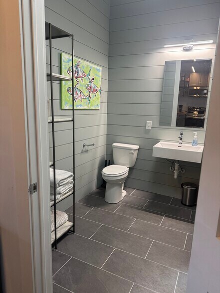 More Photos Of 1507 Marcus Pointe Blvd, Pensacola Flex For Sale