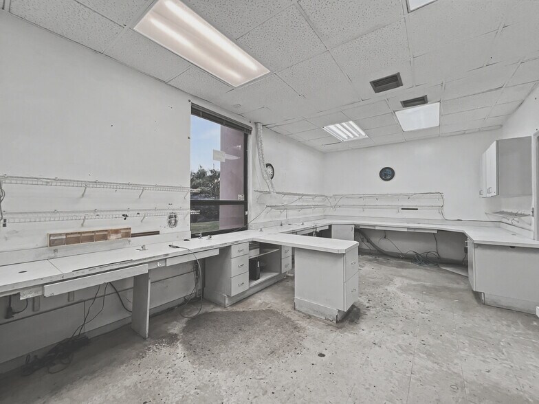 More Photos Of 3003 S Congress Ave, Lake Worth Medical For Sale