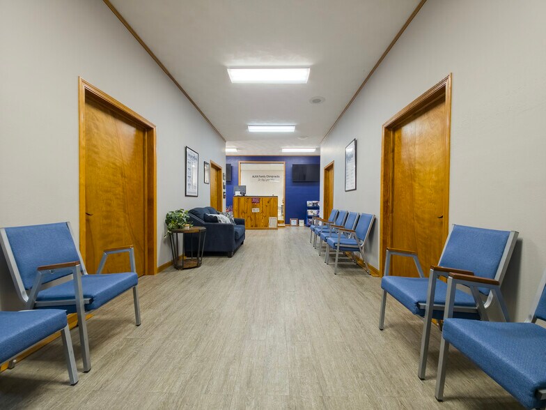 More Photos Of 2103 W 9th St, Mount Carmel Office For Sale
