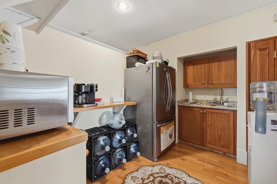 More Photos Of 39 State St, Newburyport Storefront Retail Residential For Sale