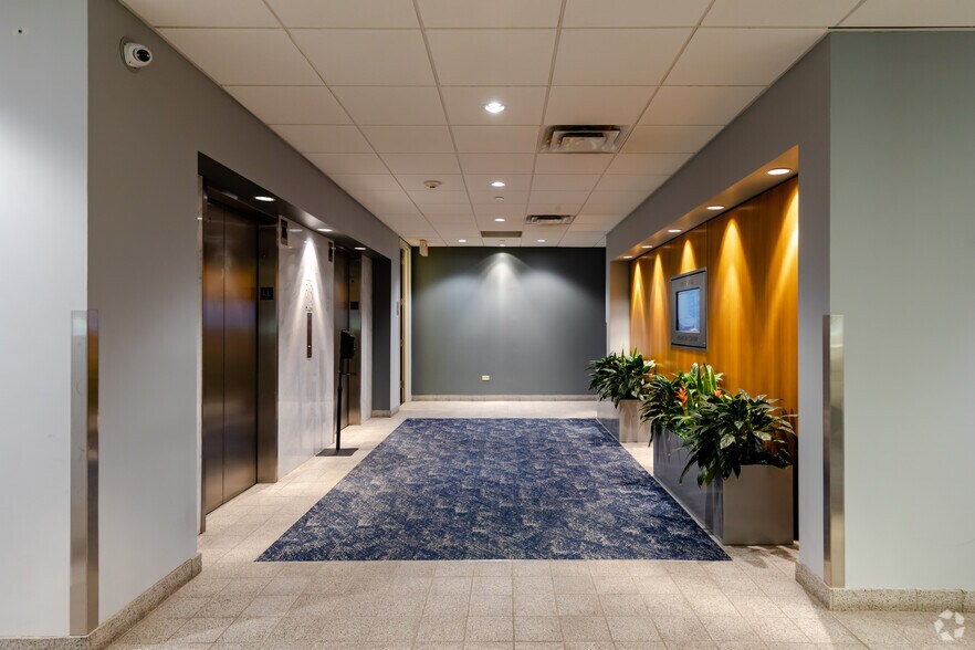 More Photos Of 400 E Diehl Rd, Naperville Office For Sale