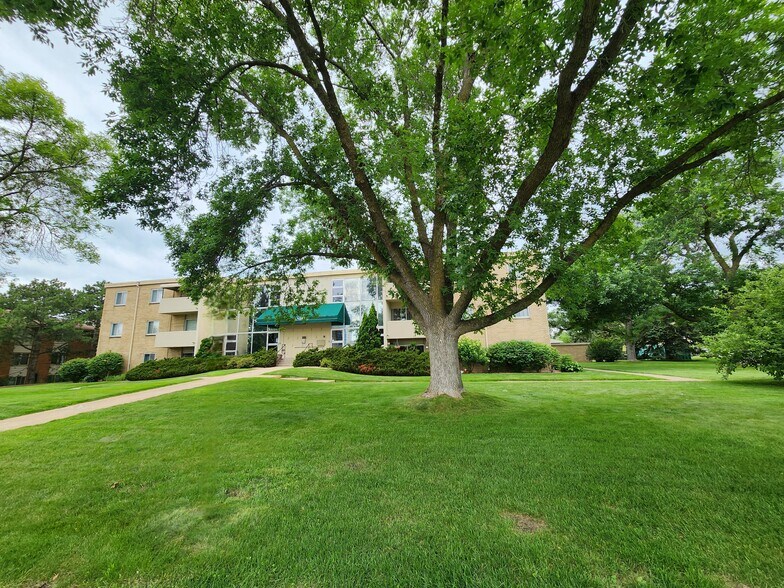 More Photos Of 7000 Sandell Ave, Edina Apartments For Sale