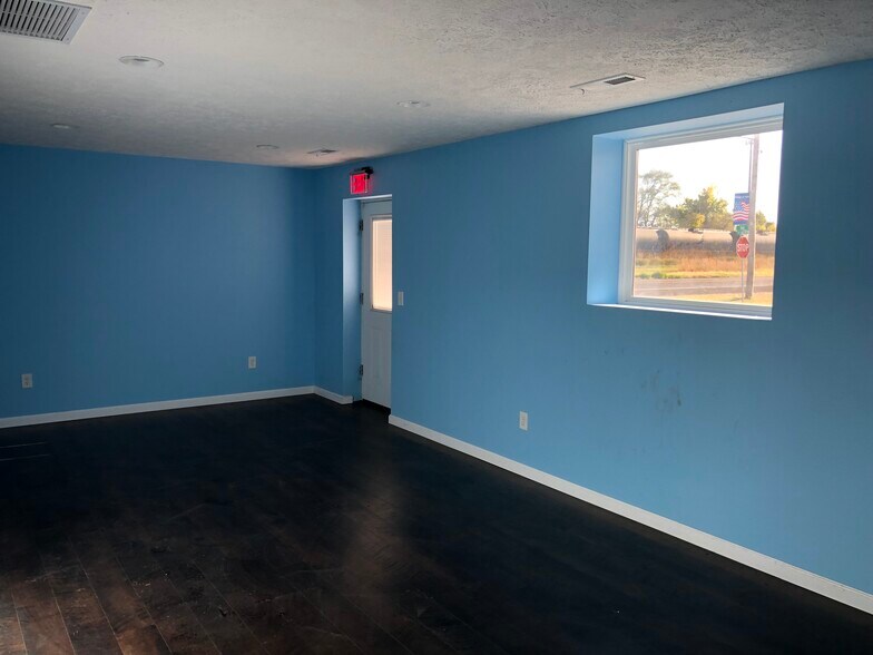 More Photos Of 208 W Front St, Alda Storefront Retail Office For Lease