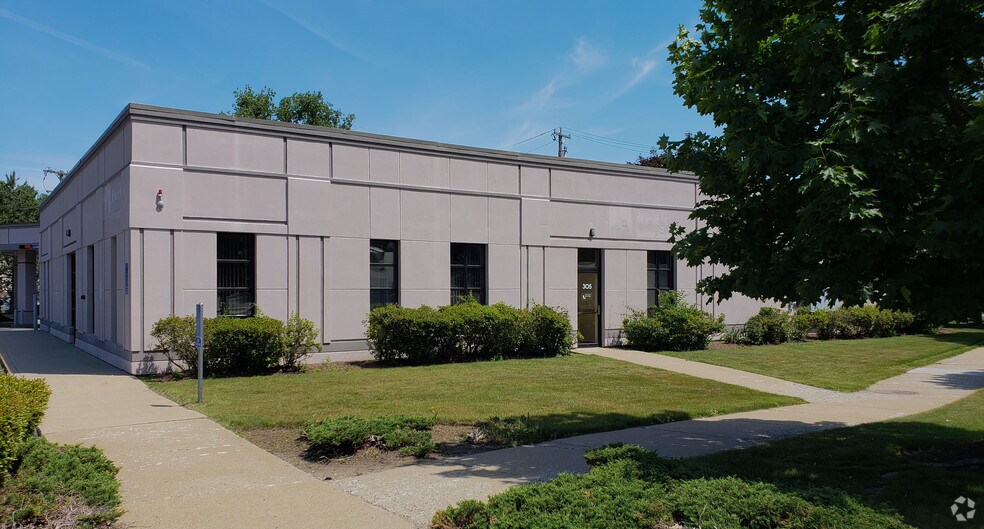 More Photos Of 305 Second Ave, Waltham Bank For Lease