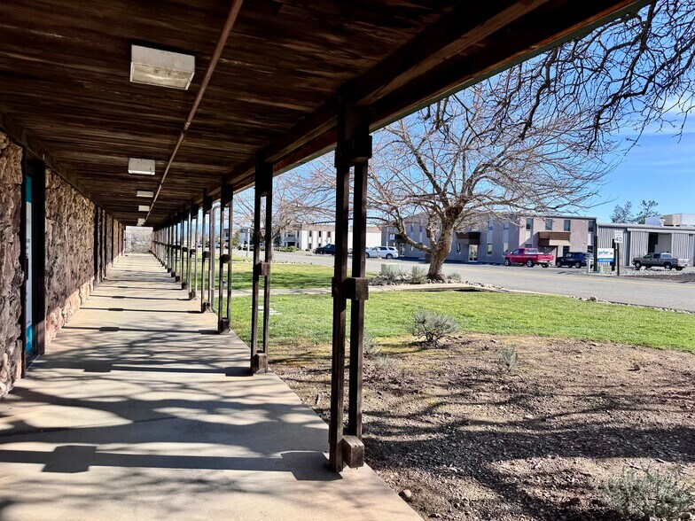 More Photos Of 4300-4356 Caterpillar Rd, Redding Manufacturing For Sale