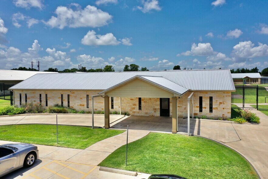 More Photos Of 4150 Highway 36 S, Brenham Shelter For Sale