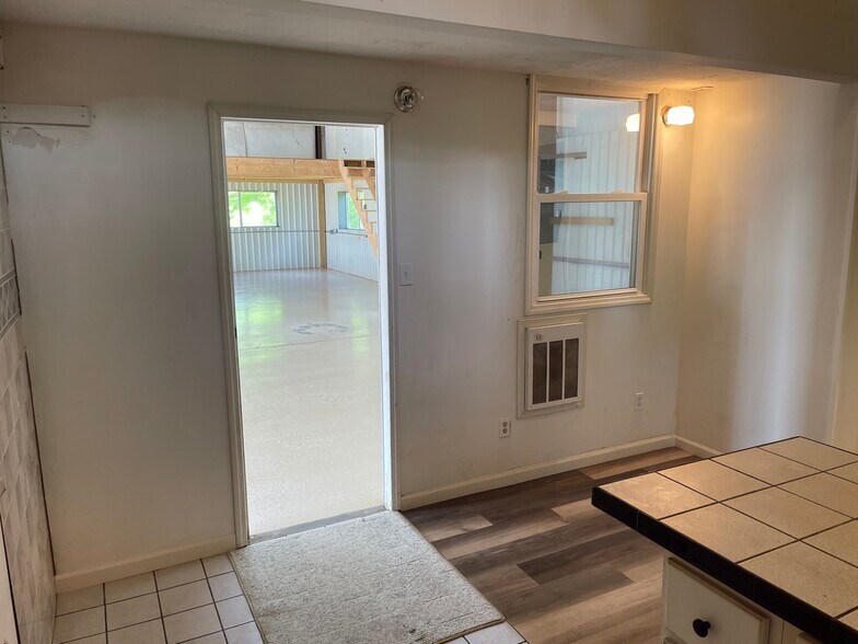 More Photos Of 414 Highway 42, Osage Beach Flex For Lease